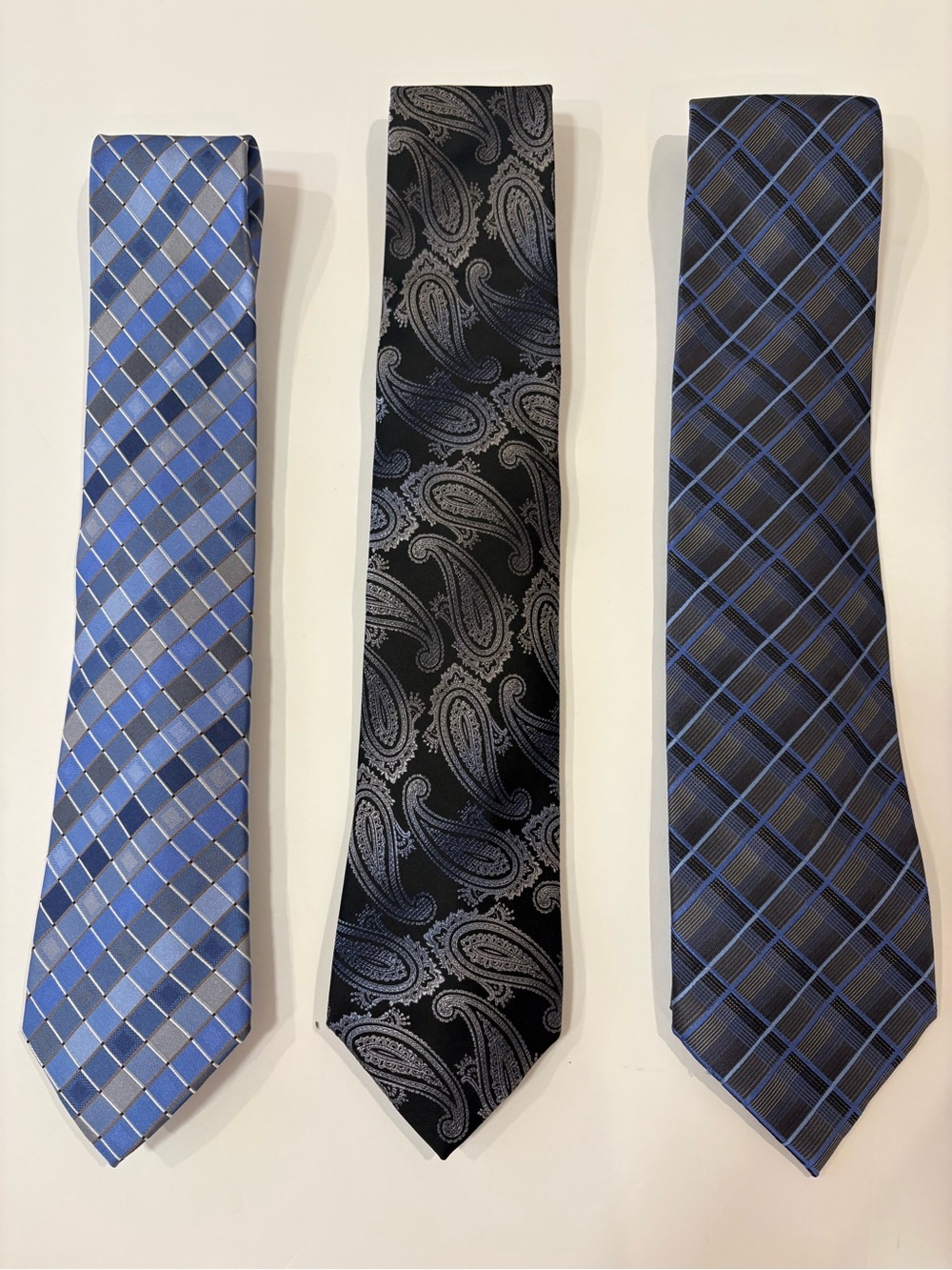 Kenneth Cole Reaction Blue and Black Men's Necktie Set 3 Piece Bundle 100% Silk
